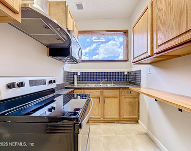138 E Duval Street - Photo Thumbnail 21