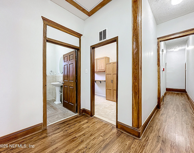 138 E Duval Street - Photo Thumbnail 20