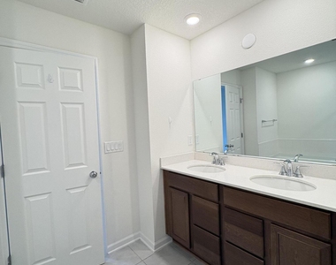 302 Rambling Brook Trail - Photo Thumbnail 20