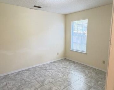 11170 Wandering Oaks Drive - Photo Thumbnail 7