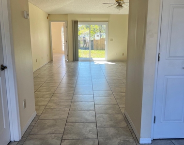 11170 Wandering Oaks Drive - Photo Thumbnail 2
