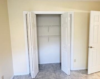 11170 Wandering Oaks Drive - Photo Thumbnail 12
