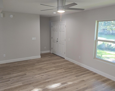 8205 Kensington Square - Photo Thumbnail 5