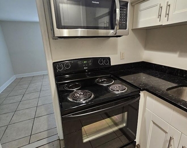 925 Phillips Street - Photo Thumbnail 5