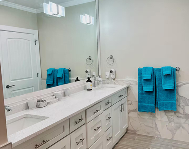 955 Registry Boulevard - Photo Thumbnail 10