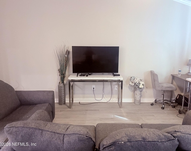 955 Registry Boulevard - Photo Thumbnail 23