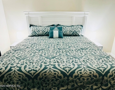 955 Registry Boulevard - Photo Thumbnail 6
