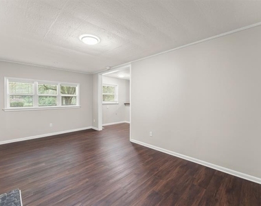 2352 Elmwood Circle Se - Photo Thumbnail 11