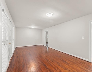 2352 Elmwood Circle Se - Photo Thumbnail 3