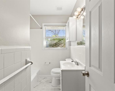 2352 Elmwood Circle Se - Photo Thumbnail 15