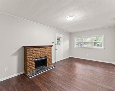 2352 Elmwood Circle Se - Photo Thumbnail 10
