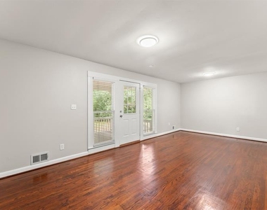 2352 Elmwood Circle Se - Photo Thumbnail 2