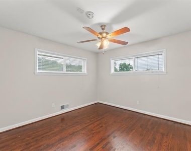 2352 Elmwood Circle Se - Photo Thumbnail 23