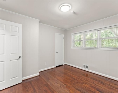2352 Elmwood Circle Se - Photo Thumbnail 19