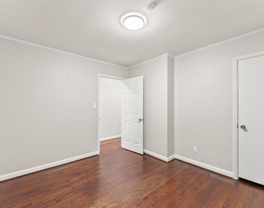 2352 Elmwood Circle Se - Photo Thumbnail 18