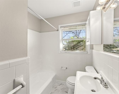 2352 Elmwood Circle Se - Photo Thumbnail 13
