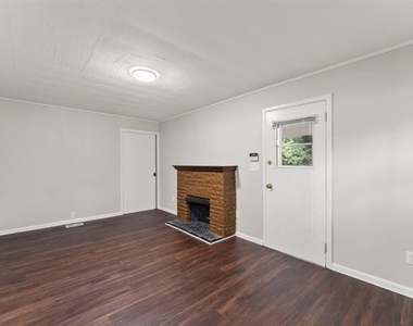 2352 Elmwood Circle Se - Photo Thumbnail 14