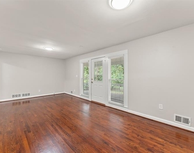 2352 Elmwood Circle Se - Photo Thumbnail 5