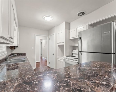 2352 Elmwood Circle Se - Photo Thumbnail 6
