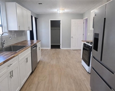5145 Paisley Court Nw - Photo Thumbnail 3