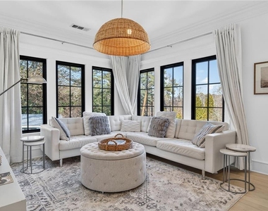 1812 Wellbourne Drive Ne - Photo Thumbnail 7