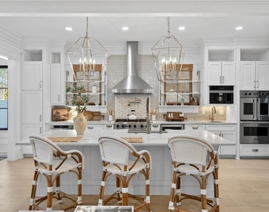 1812 Wellbourne Drive Ne - Photo Thumbnail 2