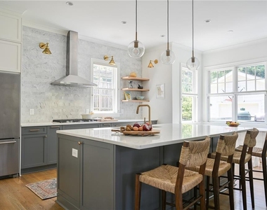 801 Adair Avenue Ne - Photo Thumbnail 2