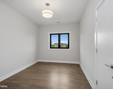 6242 S Greenwood Avenue - Photo Thumbnail 14
