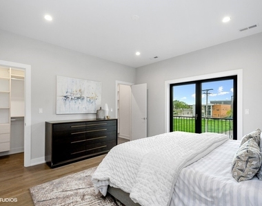 6242 S Greenwood Avenue - Photo Thumbnail 9