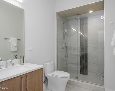 6242 S Greenwood Avenue - Photo Thumbnail 12