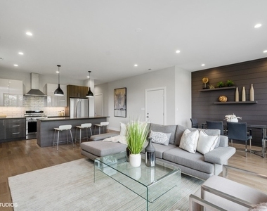 6242 S Greenwood Avenue - Photo Thumbnail 3
