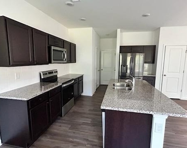 1451 Ben Park Way - Photo Thumbnail 6
