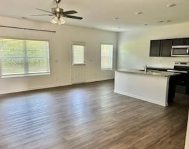 1451 Ben Park Way - Photo Thumbnail 2