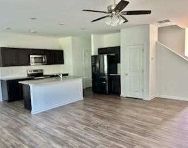 1451 Ben Park Way - Photo Thumbnail 3