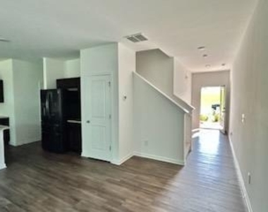 1451 Ben Park Way - Photo Thumbnail 1