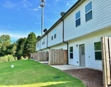 1451 Ben Park Way - Photo Thumbnail 4