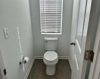 1451 Ben Park Way - Photo Thumbnail 10