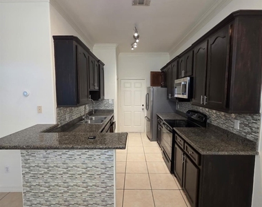16020 Fountainview Drive - Photo Thumbnail 4
