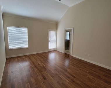 16020 Fountainview Drive - Photo Thumbnail 9