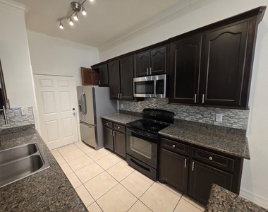 16020 Fountainview Drive - Photo Thumbnail 5