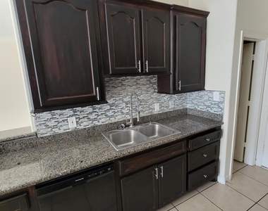 16020 Fountainview Drive - Photo Thumbnail 6