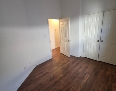 16020 Fountainview Drive - Photo Thumbnail 14