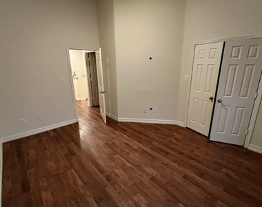 16020 Fountainview Drive - Photo Thumbnail 12