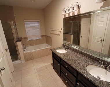 16020 Fountainview Drive - Photo Thumbnail 10