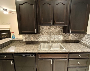 16020 Fountainview Drive - Photo Thumbnail 7