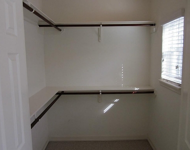 16020 Fountainview Drive - Photo Thumbnail 18