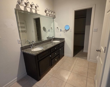 16020 Fountainview Drive - Photo Thumbnail 11
