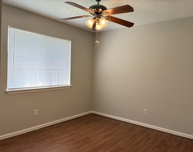 4211 Autumn Meadow Drive - Photo Thumbnail 17