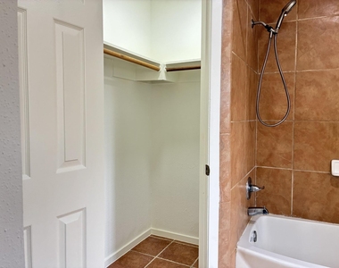 4211 Autumn Meadow Drive - Photo Thumbnail 14