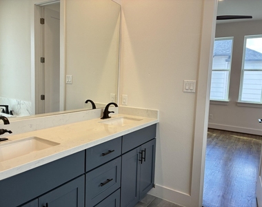 1535 W 24th Street - Photo Thumbnail 25